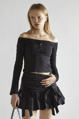 Black Long-Sleeve Crop-Top