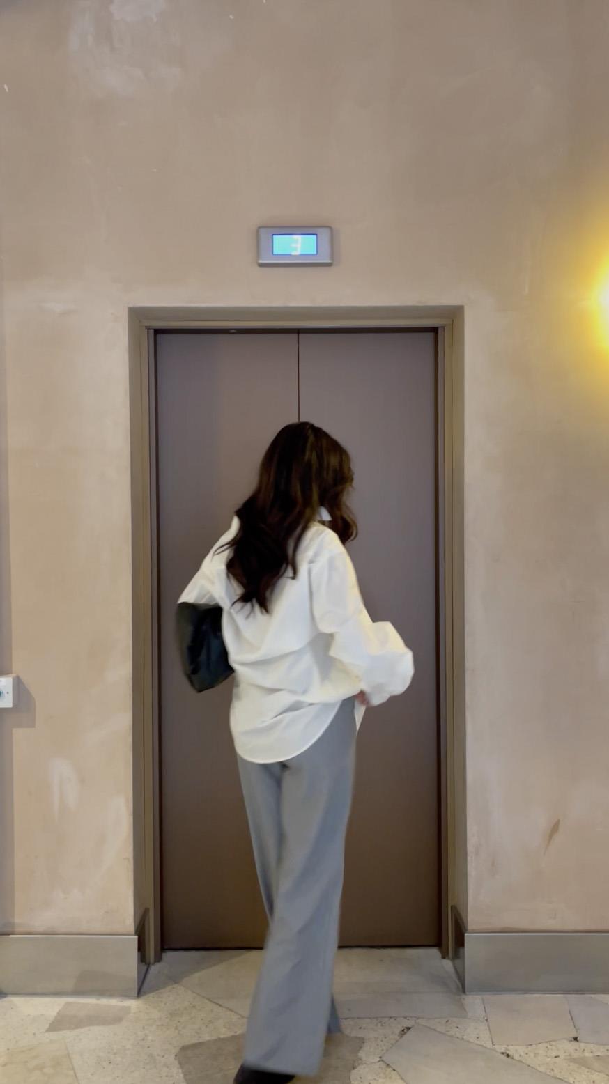 Off-White Long-Sleeves-Button-Front Blouse