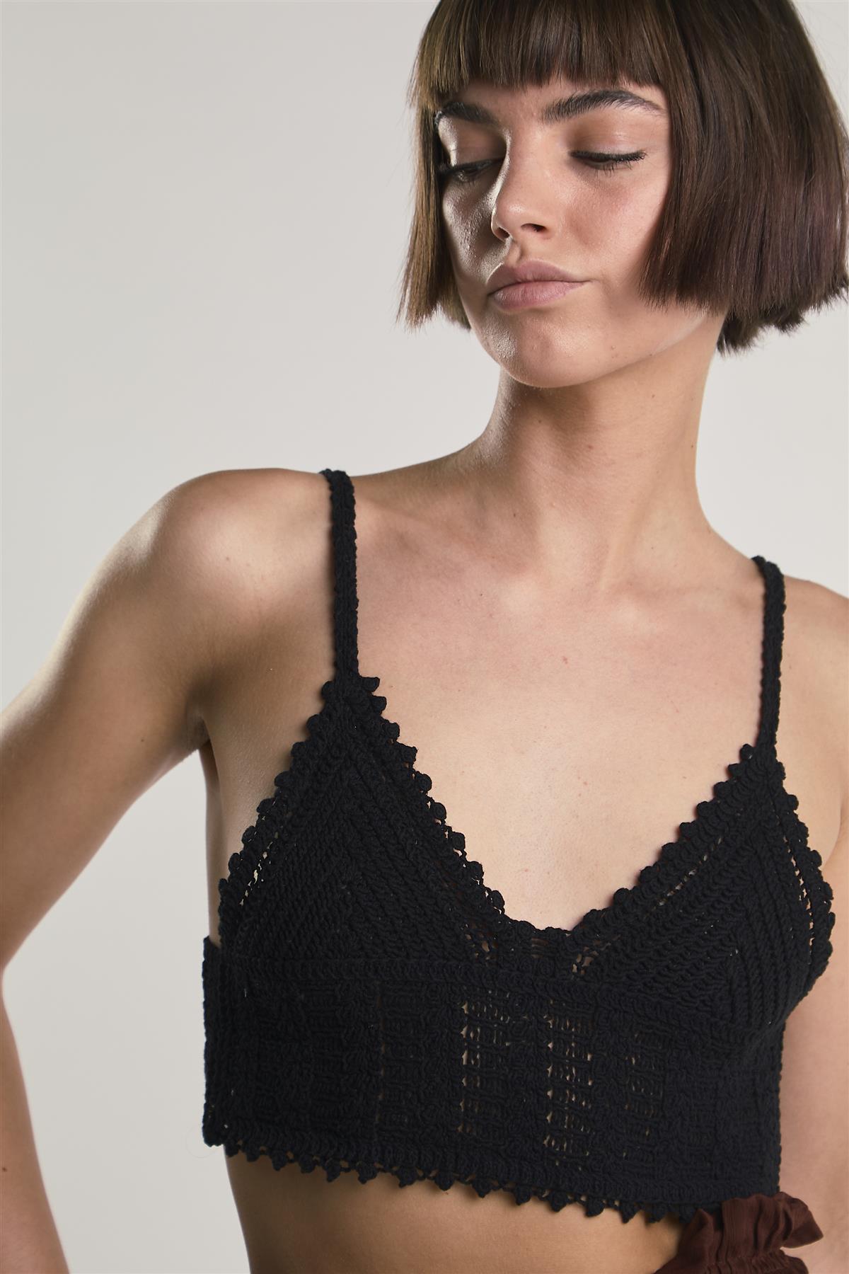 Black Sleeveless-V-Neck-Crochet Crop-Top