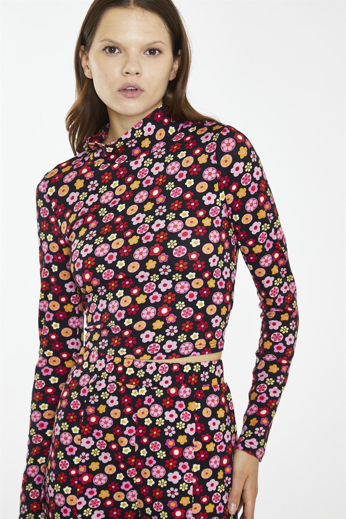 Black-60S-Flower Turtle-Neck Long Sleeve-Top