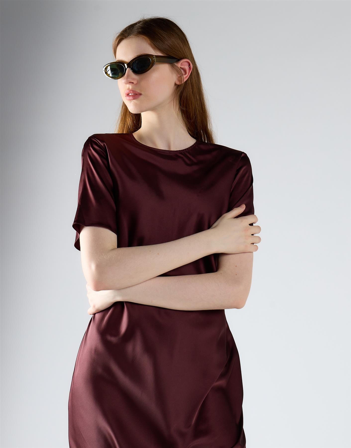 Oxblood Short-Sleeves Back-Keyhole Midi Dress