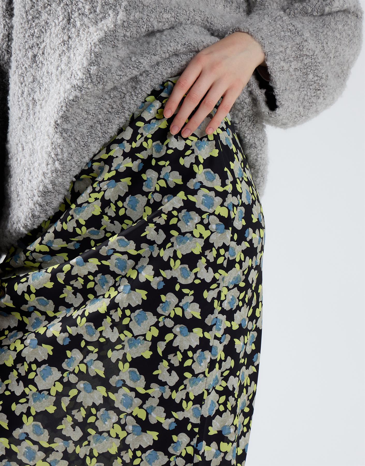 High-Waisted Long Skirt - Black Grey Flower