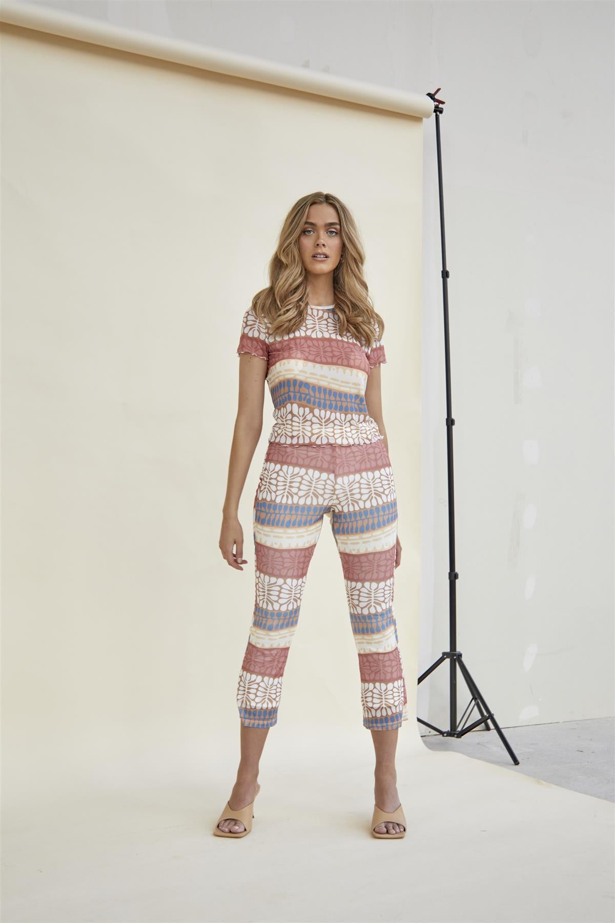 Desert-Landscape High-Waisted Crop-Leggings