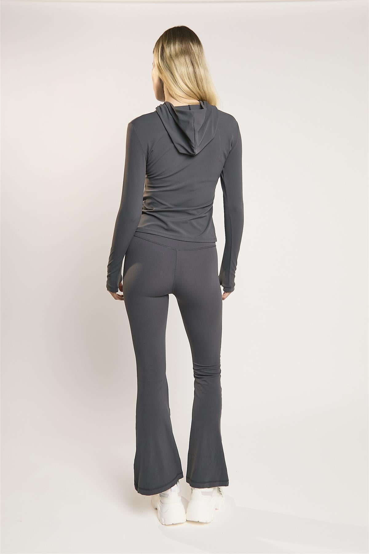 Signature Graphite-Grey Flare-Leggings.