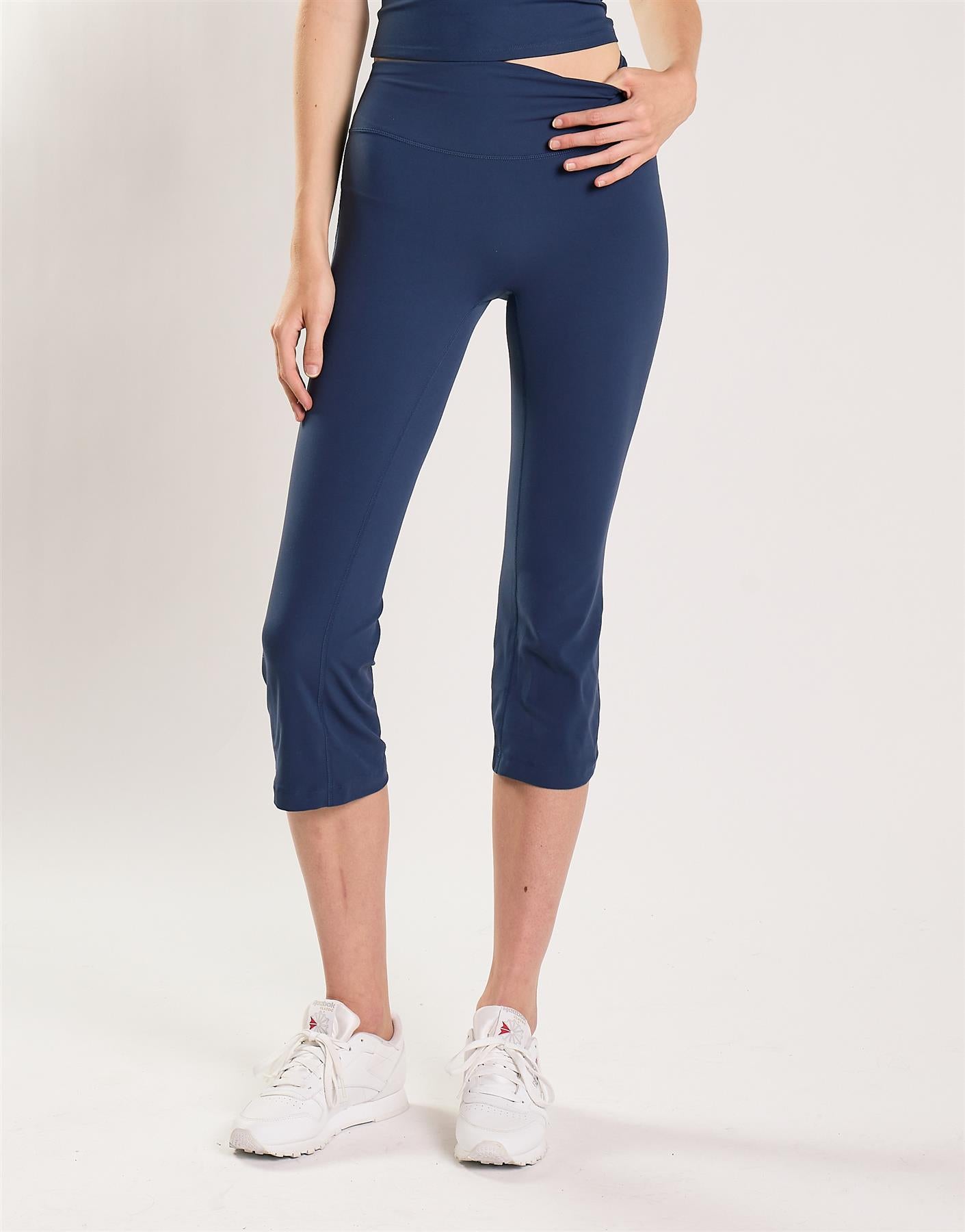 Agon Women's Navy Cropped Flare Leggings
