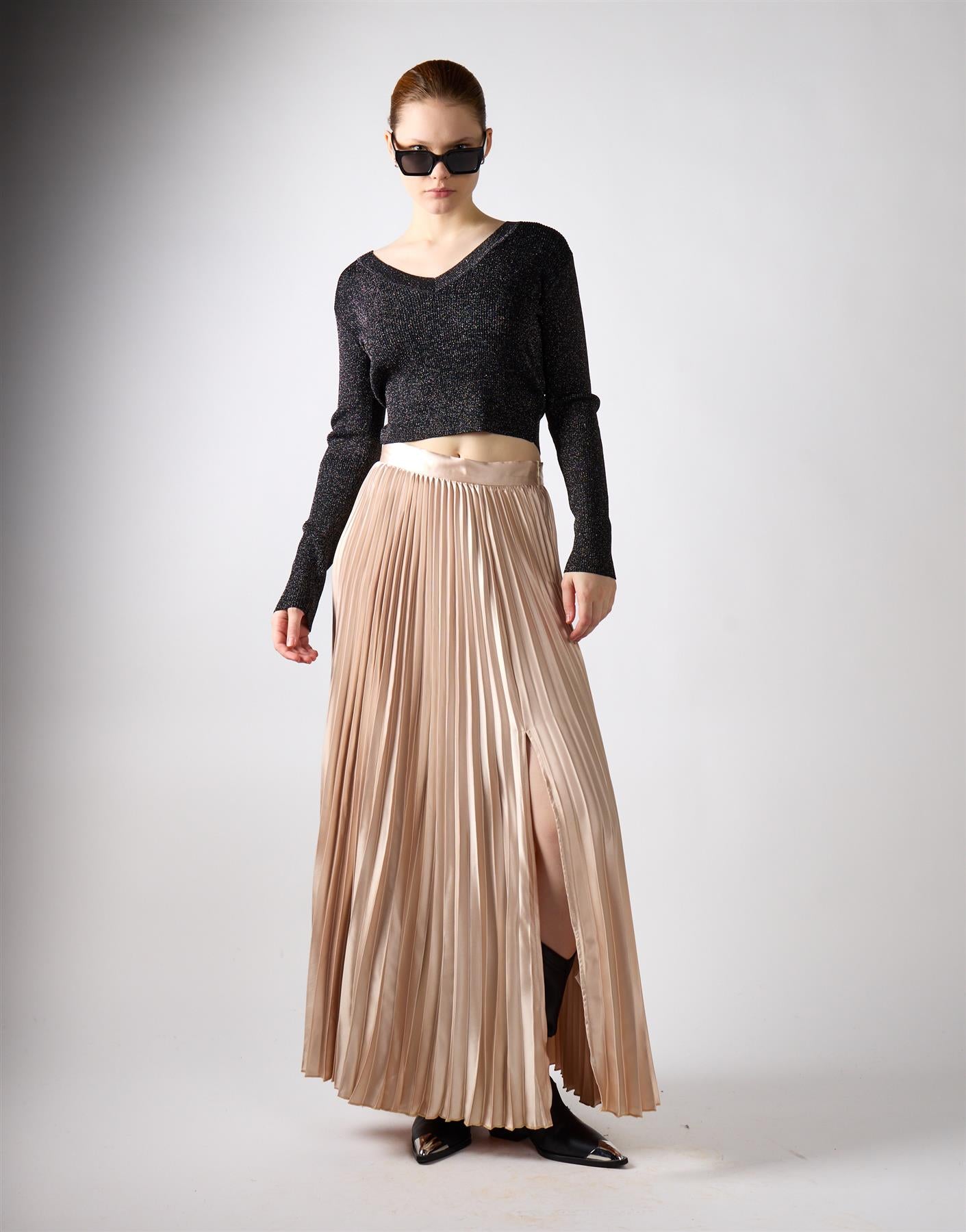 Black Glitter Knit V-Neck Long Sleeve Crop Top