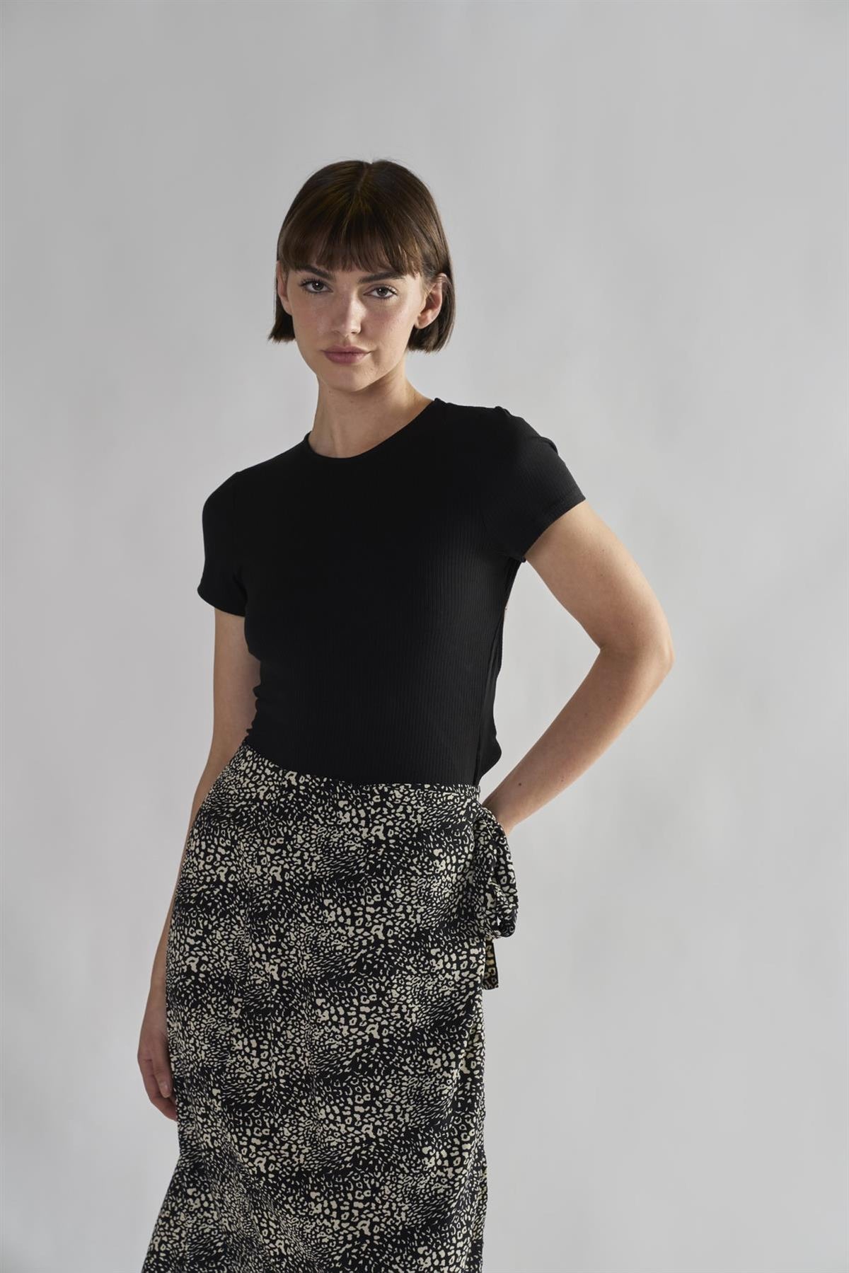 Black Round-Neck Tops