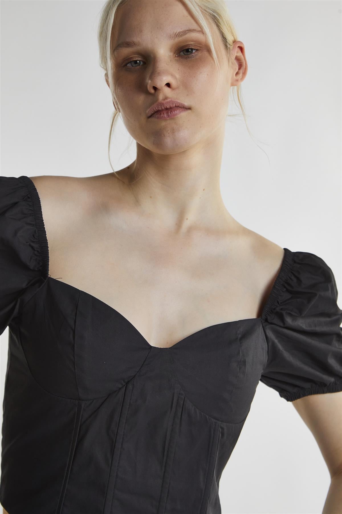 Black Sweetheart Neckline Crop-top