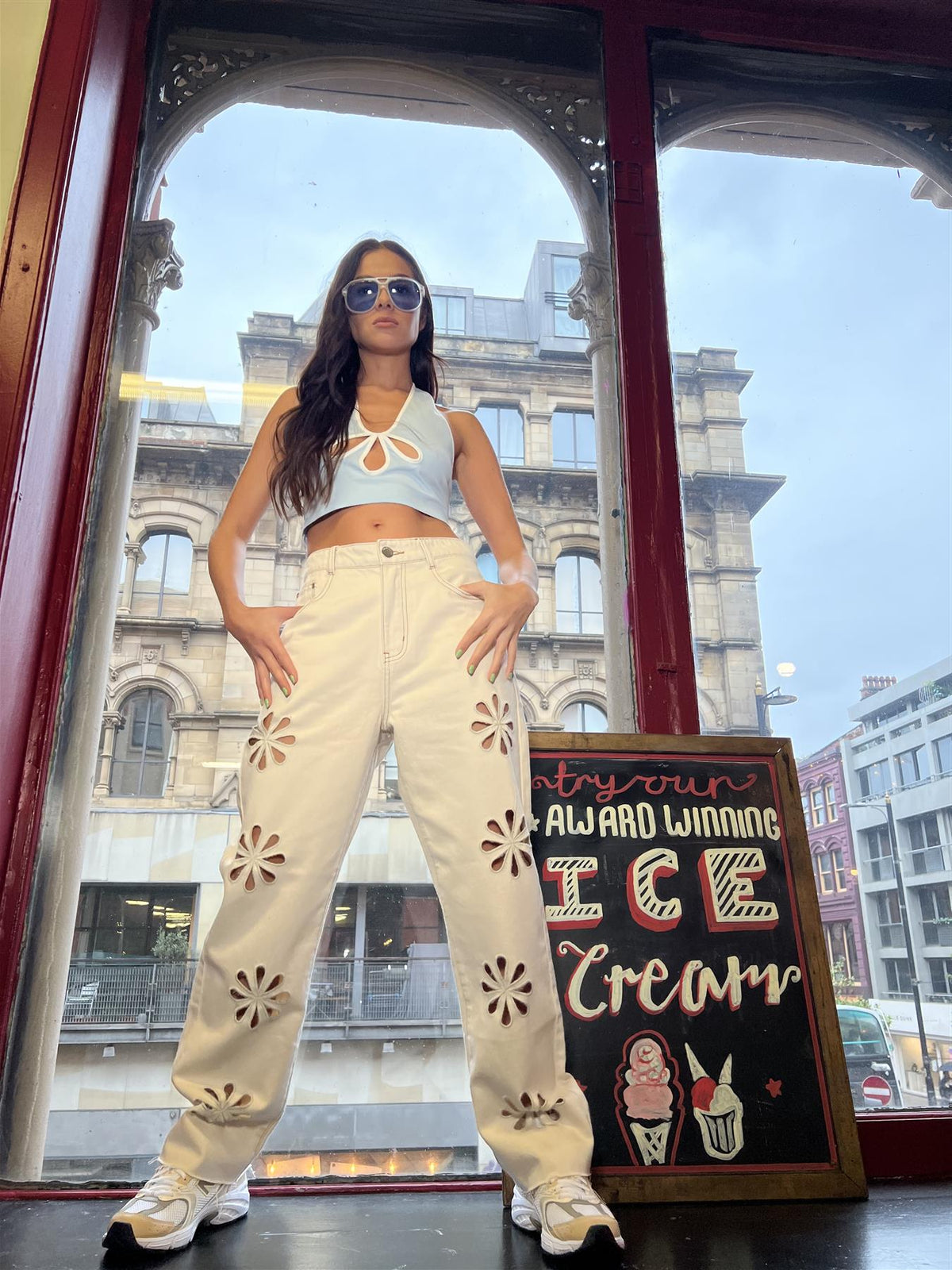 Dark-Ecru High-Waisted Floral Cut-Out-Jeans