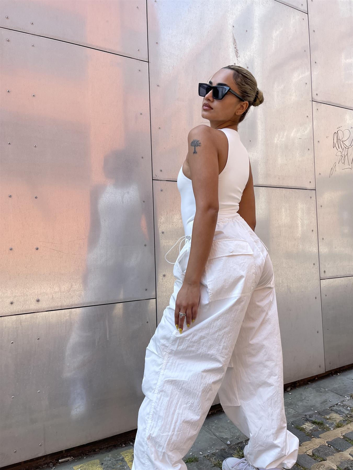 Off-White Scoop-Neck Bodysuit